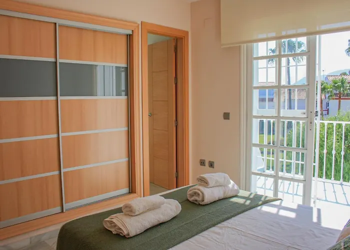 Fantastica Adosada En 에스테포나